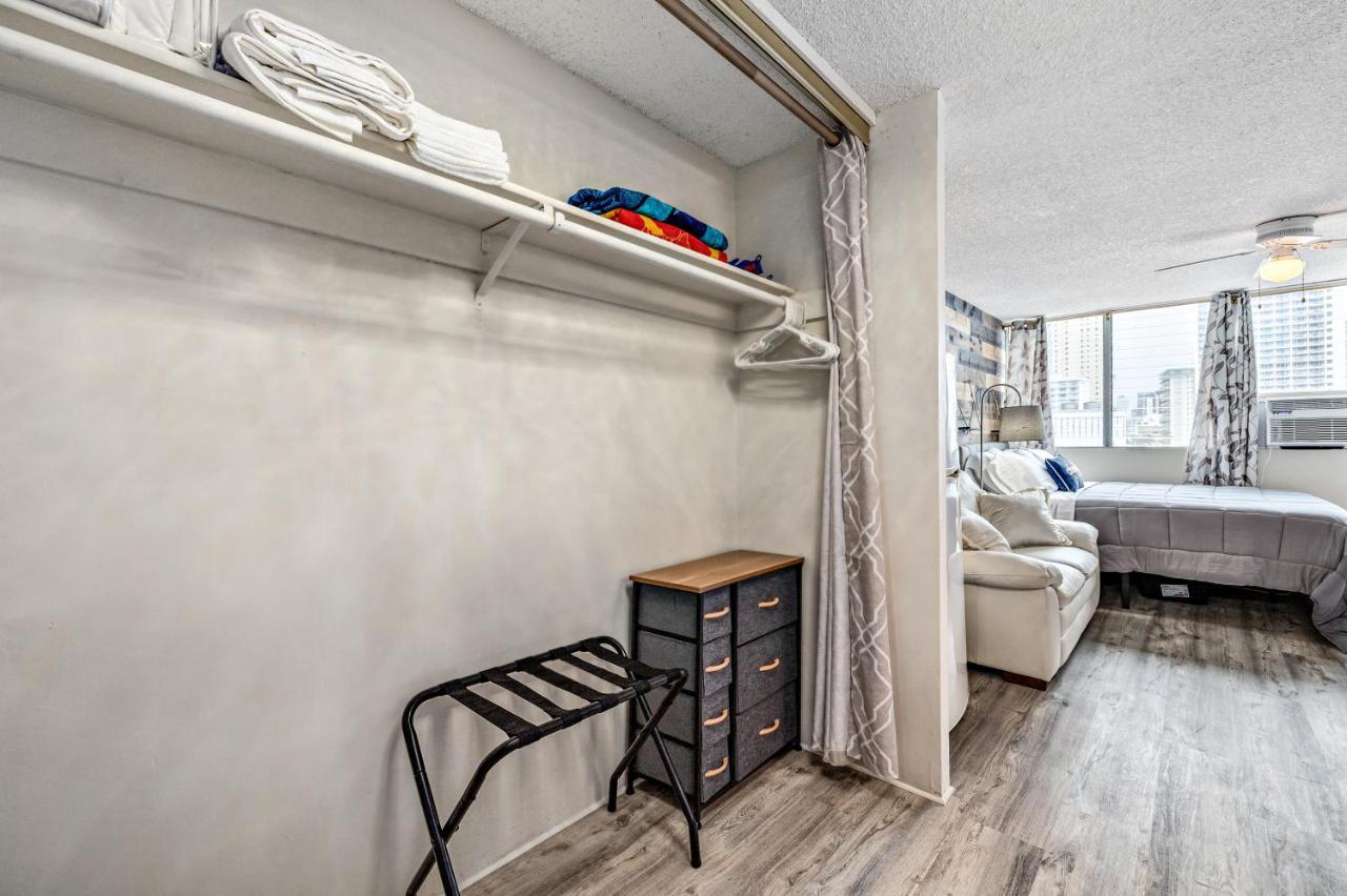 Modern Waikiki Condo Perfect For Beach Getaway! Honolulu Esterno foto
